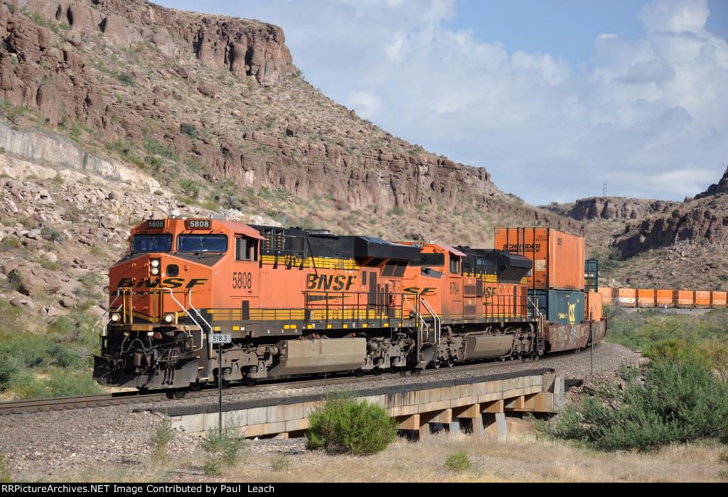 Westbound intermodal winds through the canyon